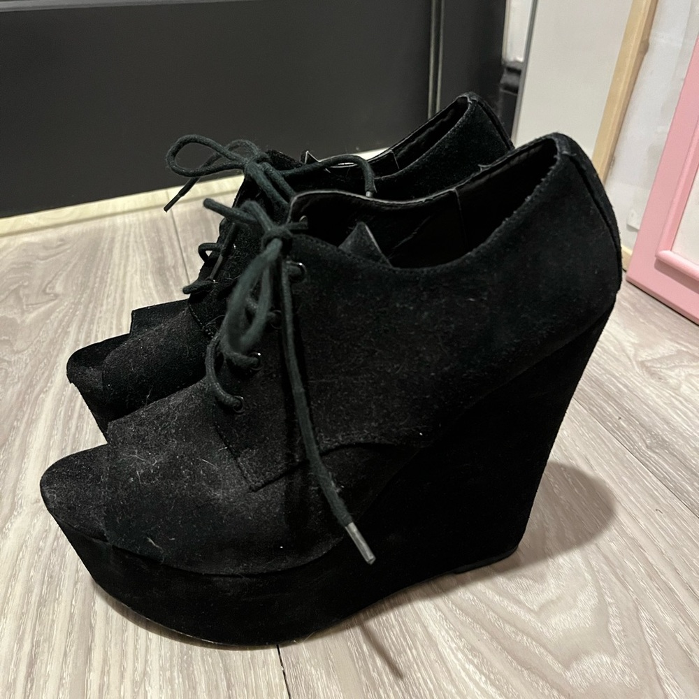 Steve Madden 6” black booty platform heels size 9